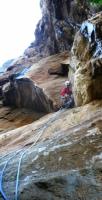 Escalada en Montanejos - Empieza lo bueno: Jaime apunto de entrar en materia... ahora s� que empieza la v�a.