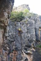 Diedrofenia...: Lluïso el la última vía de la jornada... un quinto muy disfrutón. Escalada en Valeria - Hoz del río Gritos, sector Huerto del Mencho - Diedrofenia...: Lluïso el la última vía de la jornada... un quinto muy disfrutón.