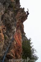 Luneantes al poder: Solete... el luneante mayor, se saca este vía de dos pasos (pero que pasos) en un par de pegues. Escalada en Corbera Bloc, sector Fontanelles - Luneantes al poder: Solete... el luneante mayor, se saca este vía de dos pasos (pero que pasos) en un par de pegues.
