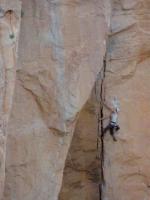 Escalada en Montanejos - Merli encadenando: Merli se encarga de la primera repetici�n encadenada poco despu�s de que Ram�n y Javi acabaran de equipar la v�a.