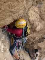 Escalada en Montanejos - Agarrate como puedas: Ram�n en toda la fisura...