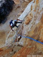 Paso Paulova: Merli en uno de los pasos que da el grado a esta gran vía... Espacio Libre 6c/A2 310m. Escalada en Peñón de Ifach - Paso Paulova: Merli en uno de los pasos que da el grado a esta gran vía... Espacio Libre 6c/A2 310m.