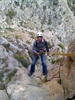 Escalada en Puig Campana - Rapelando: Rapelando hacia el barranco del Infierno desde el collado que separa el espol�n Arist�teles de la cresta Pepsi. Se hac�a un poco tarde para hacer la cresta.