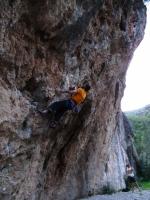 Y de aquí no paso.: Así Merli se colgara del otro lado de la cuerda, no pude pasar de la primera chapa... de momento. Escalada en Peña María - Y de aquí no paso.: Así Merli se colgara del otro lado de la cuerda, no pude pasar de la primera chapa... de momento.
