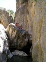 Escalada en Bu�ol Sierra de Malacara - Enlavertical al desnudo: Los \"miembros\" de Enlavertical disfrutan de las fr�as pozas del sector La Jarra en Bu�ol