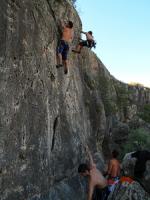 Escalada en Corbera Bloc, sector AUPALA - Calentando quintos II: Bimbi y Xicotiu calentando motores en el sector Aupala