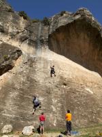 En la Galia: Vemos a Peter y Martín Calentando en \"Obélix\" y \"Astérix\" respectivamente al final del sector Panorámix. Escalada en Valeria - Hoz del río Gritos, sector Panorámix o Elero - En la Galia: Vemos a Peter y Martín Calentando en \"Obélix\" y \"Astérix\" respectivamente al final del sector Panorámix.