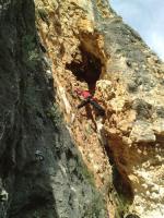 Escalada en Guadalest - Cavernicola: en Penya Alcala. Ojo a los tramos con roca descompuesta
