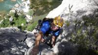 Escalada en Montanejos - Escalando en Fisuras: Ram�n Cadal�s escalando los primeros metros de la v�a Blas Gordo, que junto con Jaime Arviza ha restaurado esta cl�sica v�a de Montanejos
