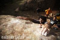 Efímero placer: Cuando crees que lo tienes... se te resbala entre los dedos... eso es el romo. Escalada en Albarracín, sector Masía, vía 015 - Efímero placer: Cuando crees que lo tienes... se te resbala entre los dedos... eso es el romo.