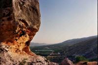 Bloqueando: Travesía en la cara Oeste del \"Tormo Gros\" Escalada en La Mola de Montesa - Bloqueando: Travesía en la cara Oeste del \"Tormo Gros\"