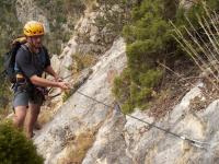 Escalada en Montanejos - El cable del r�o : Ram�n en el cable de la salida del cuarto largo de El r�o que nos lleva.