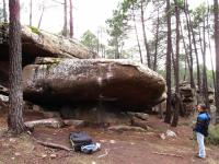 Escalada en Albarrac�n, sector Valle de la Madera, v�a Zatoichi - Cara a cara: Xicotiu estudiando un gran problema... Zatoichi 8a