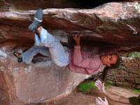 Escalada en Albarrac�n - Aprieta... aprieta...: Xicotiu d�ndole ca�a en el Techo don Pepo. Un 7c al lado de la v�a \"Techo don Pepo 7a\"