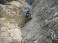 Escalada en Bu�ol Sierra de Malacara - Tita la fisurita: Jose Luis de primero a vista en Tita la fisurita 6a