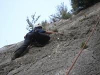 Escalada en Bu�ol Sierra de Malacara - Leyre apretando: 