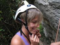 Escalada en Bu�ol Sierra de Malacara - Noelia.De que sirve un casco mal puesto? : 