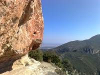 vistes a la mar des del s.Platjeta: Escalada en Tallat Roig - vistes a la mar des del s.Platjeta: