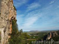 Hoy no será el día: El luneante mayor intenta una nueva acometida a Cirano d\'Albalat... pero como buen espadachín Cirano se zafia del encadene y se alza con la victoria. Escalada en Corbera Bloc, sector Fontanelles - Hoy no será el día: El luneante mayor intenta una nueva acometida a Cirano d\'Albalat... pero como buen espadachín Cirano se zafia del encadene y se alza con la victoria.