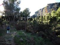 Pau cap a Fontanelles: Pau, no més deixar el cotxe, caminant cap al sector de Fontanelles. El podem vore dalt a la seva dreta.
Escalada en Corbera Bloc - Pau cap a Fontanelles: Pau, no més deixar el cotxe, caminant cap al sector de Fontanelles. El podem vore dalt a la seva dreta.