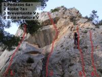 Escalada en B�rnia - deportiva en Bernia: secci�n situada en la vertiente sur, por la parte del \'merendero\', a la izquierda del dep�sito de agua junto a un bloque de piedra bajo un gran arbol.