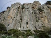 Sector 1: Vías que hay de izquierda a derecha, aunque hay varias más a la derecha que no he puesto por no saber con exactitud el grado. Escalada en El Turón - Sector 1: Vías que hay de izquierda a derecha, aunque hay varias más a la derecha que no he puesto por no saber con exactitud el grado.