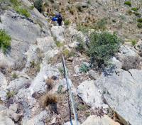 Herboso inicio: Herboso final del primer largo. Ideal para ir calentando motores. El comienzo del largo, aunque fácil, es bastante más vertical e interesante. Escalada en Puig Campana, sector Central - Herboso inicio: Herboso final del primer largo. Ideal para ir calentando motores. El comienzo del largo, aunque fácil, es bastante más vertical e interesante.
