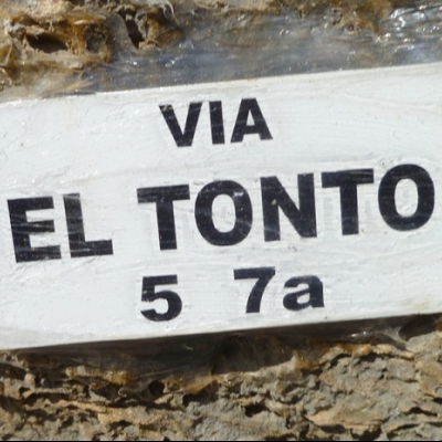 Cartel a pie de vía